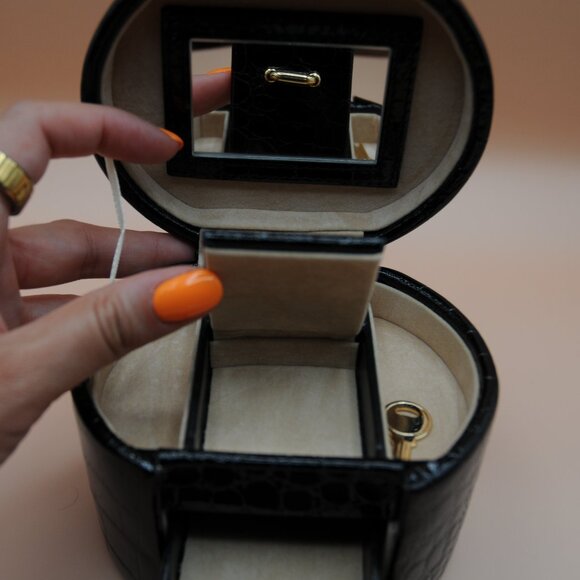 Wolf Designs Croc Embossed Lockable Jewelry Case Box, Black - Picture 3 of 5